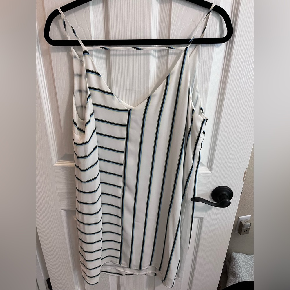 Vneck 1state shift dress